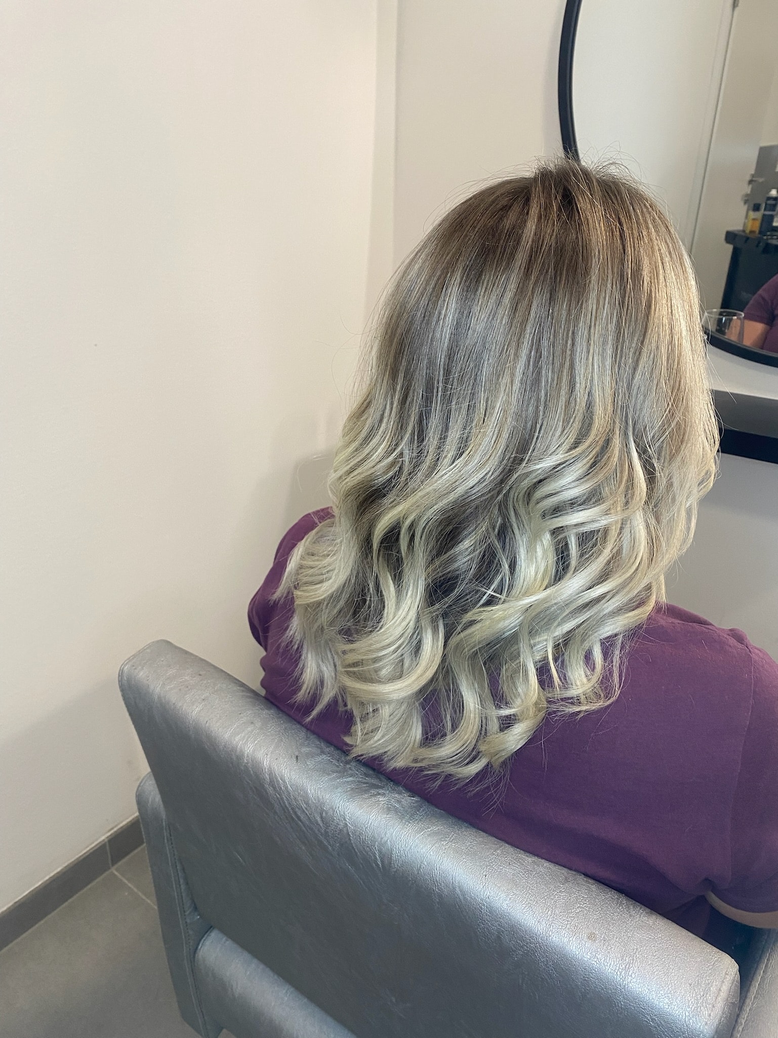 Lebendiges Blond, Meisterhaft Gestaltet: Balayage-Kunst bei Hairlich Schön