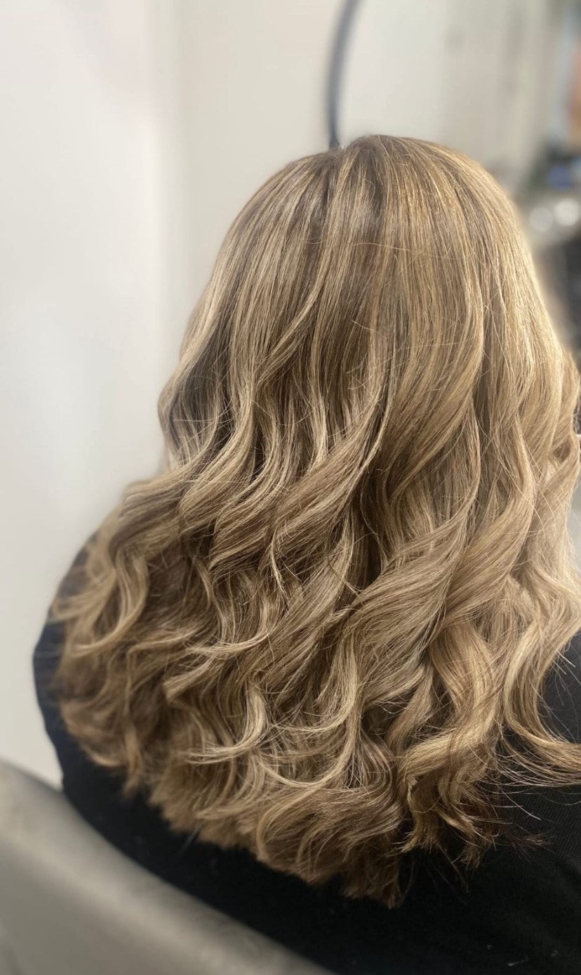 Meisterhaft Geschnitten, Stilvoll Gestylt: Dein Hairlich Schön Erlebnis!
